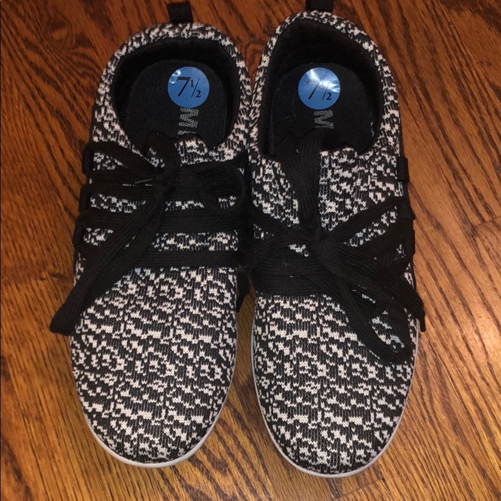 New Black/White Style Sneakers Women’s Size 7  1/2